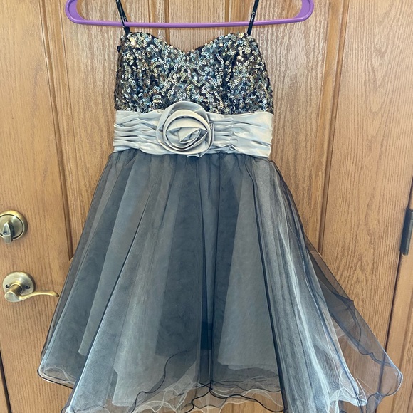 Dresses & Skirts - Dress